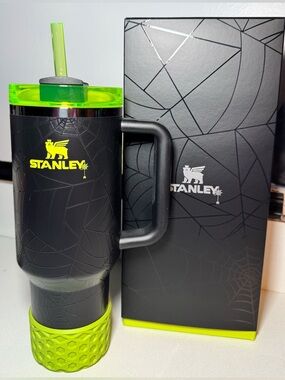 ✨🆕 Stanley Web Glow Halloween Black / Green 40OZ Quencher H2.0 Flowstate Tumbler